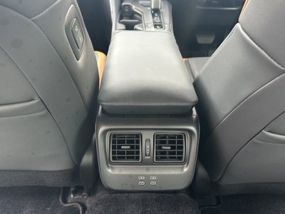 クラウンクロスオーバー(トヨタ)中古車 内外装写真他