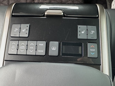 クラウンクロスオーバー(トヨタ)中古車 内外装写真他２