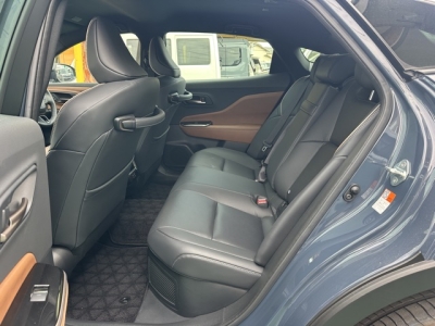 クラウンクロスオーバー(トヨタ)中古車 後席内装