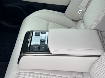 クラウンクロスオーバー(トヨタ)中古車 内外装写真他２