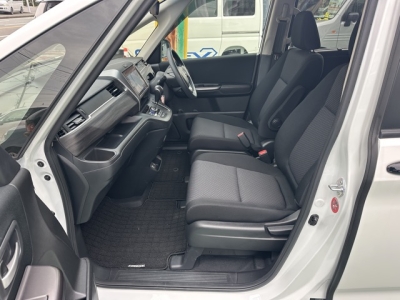 フリード+(ホンダ)レンタＵＰ 前席内装