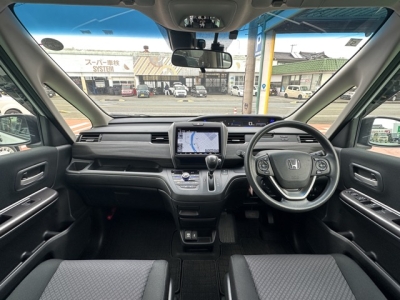 フリード+(ホンダ)レンタＵＰ 後席から見た前席