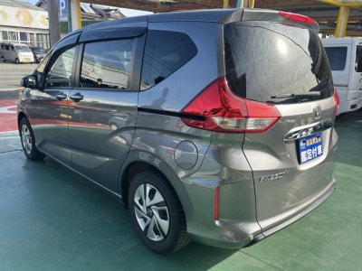 フリード＋(ホンダ)ディーラ-試乗車 後方