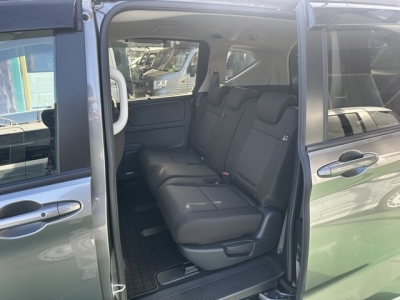 フリード＋(ホンダ)ディーラ-試乗車 後席内装