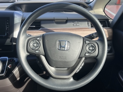 フリード＋(ホンダ)ディーラ-試乗車 内外装写真