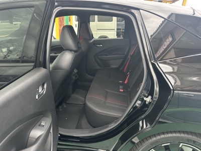 オーラ(ニッサン)中古車 後席内装