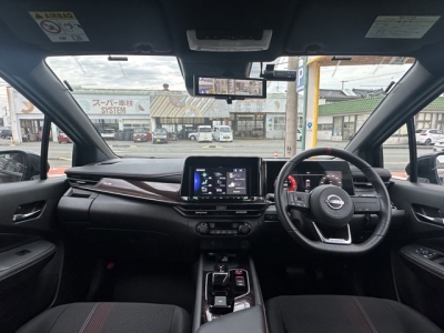 オーラ(ニッサン)中古車 後席から見た前席
