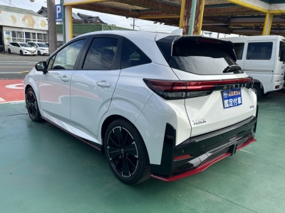 オーラ(ニッサン)登録済未使用車 後方