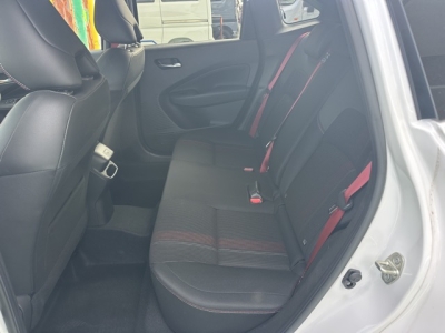 オーラ(ニッサン)登録済未使用車 後席内装