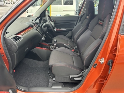 スイフトスポーツ(スズキ)登録済未使用車 前席内装