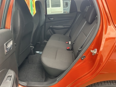 スイフトスポーツ(スズキ)登録済未使用車 後席内装