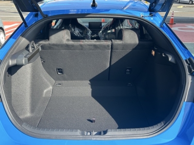 シビック(ホンダ)登録済未使用車 後席から見た前席