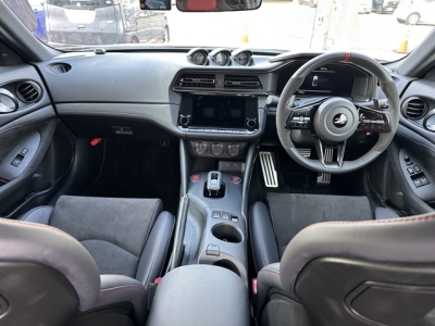 フェアレディZ(ニッサン)中古車 後席から見た前席