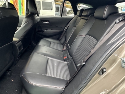 カローラツーリング(トヨタ)中古車 後席から見た前席