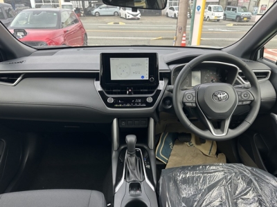 カローラクロス(トヨタ)登録済未使用車 後席から見た前席