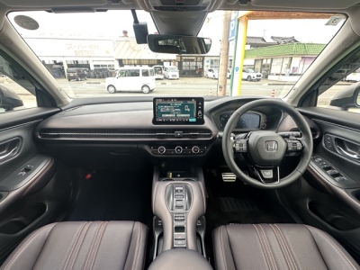 ZR-V(ホンダ)中古車 後席から見た前席