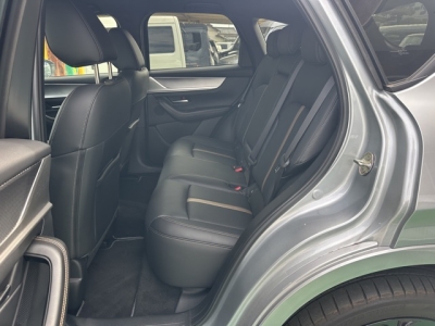 CX-60(マツダ)中古車 後席内装