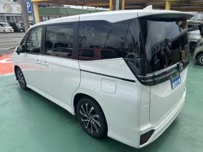 ヴォクシー(トヨタ)登録済未使用車 後方