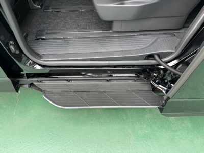 ヴォクシー(トヨタ)登録済未使用車 後席から見た前席