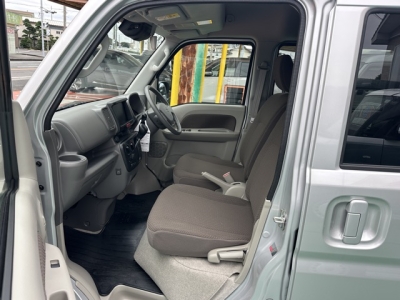 エブリイバン(スズキ)中古車 前席内装