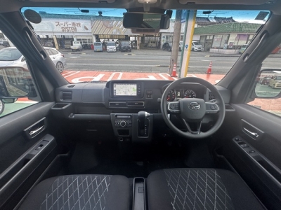 アトレー(ダイハツ)中古車 後席から見た前席