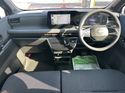 サクラ(ニッサン)中古車 後席から見た前席