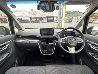 ムーヴカスタム(ダイハツ)中古車 後席から見た前席