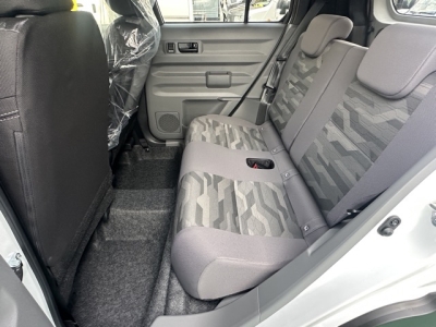 タフト(ダイハツ)届出済未使用車 後席内装