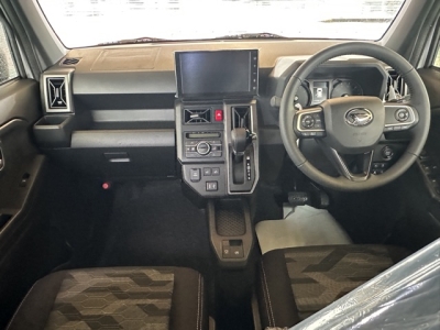 タフト(ダイハツ)届出済未使用車 後席から見た前席