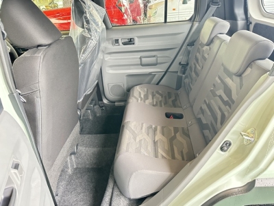 タフト(ダイハツ)届出済未使用車 後席内装