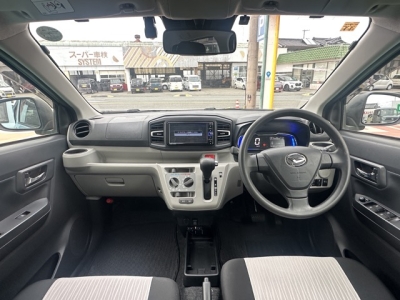 ミライース(ダイハツ)中古車 後席から見た前席