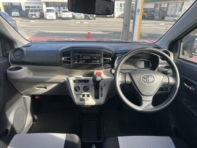ミライースのOEM(ダイハツ)中古車 後席から見た前席
