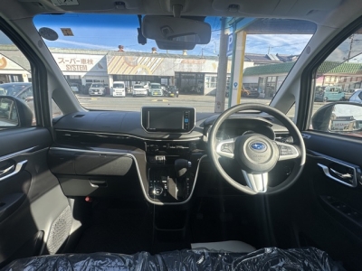 ムーヴカスタムのOEM(ダイハツ)中古車 後席から見た前席