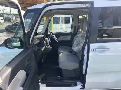 タント(ダイハツ)届出済未使用車 前席内装