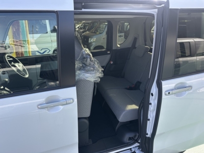 タント(ダイハツ)届出済未使用車 後席内装