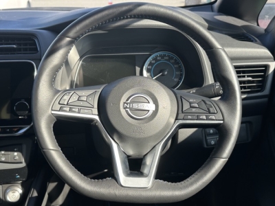 リーフ(ニッサン)中古車 内外装写真