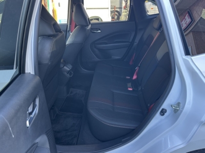 オーラ(ニッサン)中古車 後席内装