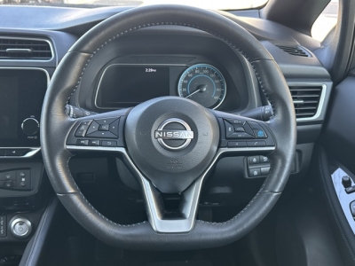 リーフ(ニッサン)中古車 内外装写真