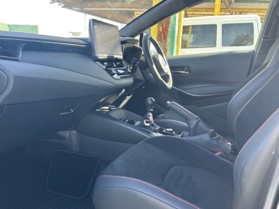 GRカローラ(トヨタ)中古車 前席内装