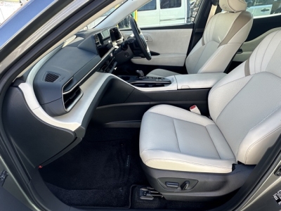 クラウンクロスオーバー(トヨタ)中古車 前席内装