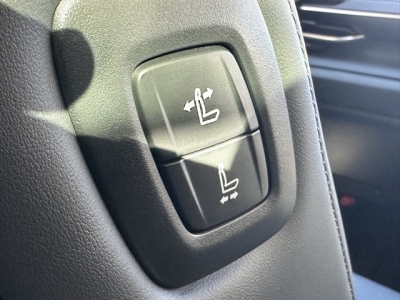 クラウンクロスオーバー(トヨタ)ディーラ-試乗車 内外装写真他２