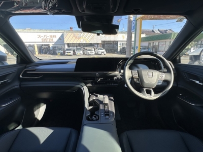 クラウンクロスオーバー(トヨタ)ディーラ-試乗車 後席から見た前席