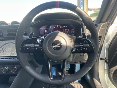 フェアレディZ(ニッサン)登録済未使用車 後席から見た前席