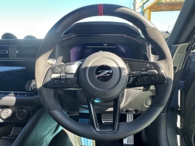 フェアレディZ(ニッサン)中古車 後席から見た前席