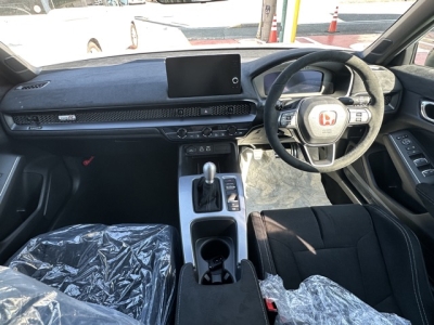 シビック(ホンダ)登録済未使用車 後席から見た前席