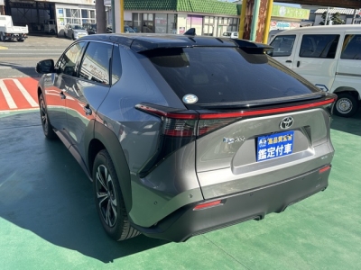 bZ4X(トヨタ)中古車 後方