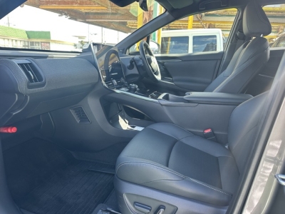 bZ4X(トヨタ)中古車 後席内装