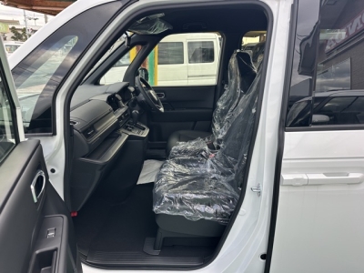 ステップワゴン(ホンダ)登録済未使用車 前席内装