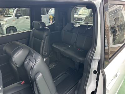 ステップワゴン(ホンダ)登録済未使用車 後席から見た前席