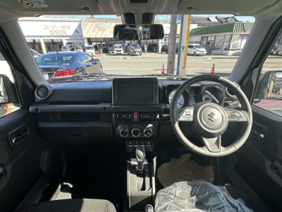ジムニー(スズキ)新車見本展示無 後席から見た前席